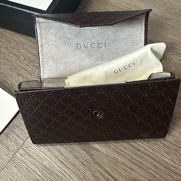 GUCCI brown leather foldable Sunglass case with “Gucci cloth”